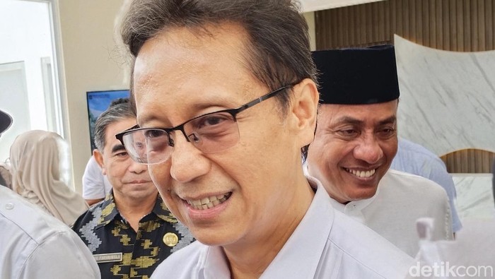 Menkes Budi Gunadi Sadikin saat berkunjung di RSUD Kota Bima, Jumat, (27/2/2026). (Dok. Rafiin/detikBali)