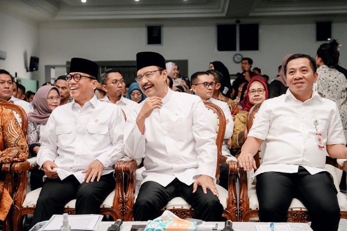 **Mensos & Mendes Dorong Akurasi Bansos melalui DTSEN di Karawang**