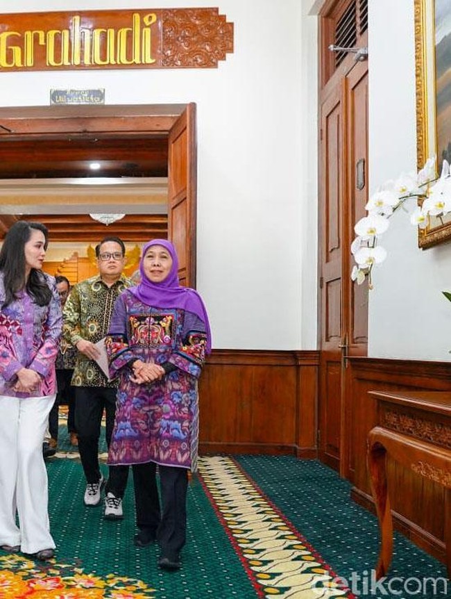 Momen Pertemuan Gubernur Khofifah dengan Gubernur Sherly Tjoanda di Grahadi
