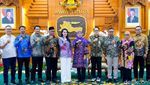 Momen Pertemuan Gubernur Khofifah dengan Gubernur Sherly Tjoanda di Grahadi