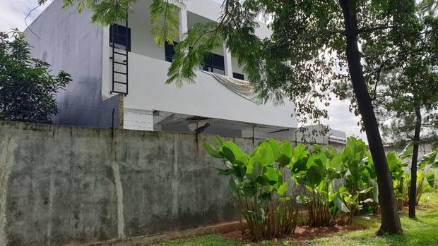 Musala yang dibangun oleh warga di luar klaster Musala yang dibangun oleh warga di luar klaster