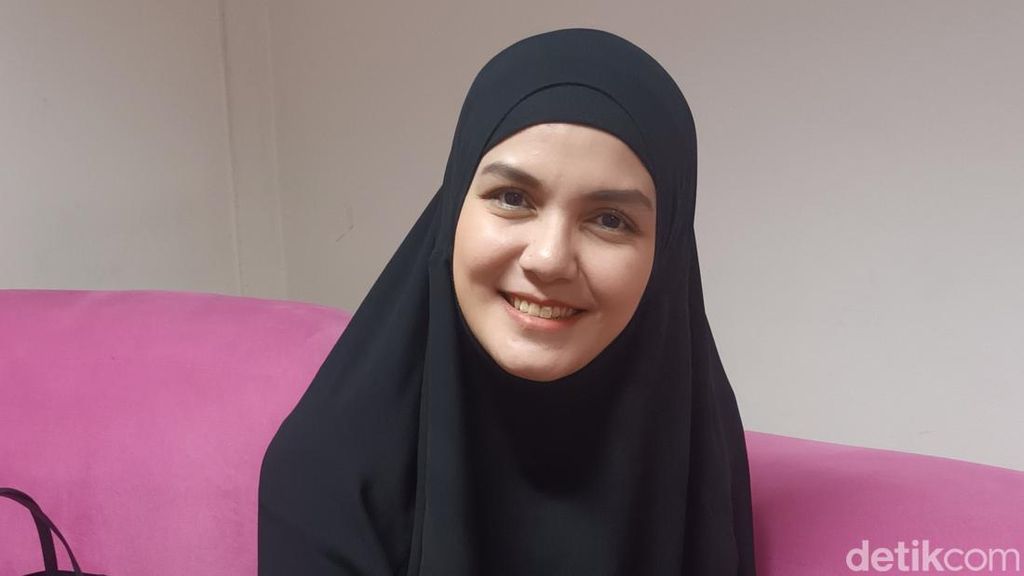 Cerita Nadya Almira Mantap Berhijab Syari dan Kurangi Kegiatan di Dunia Hiburan