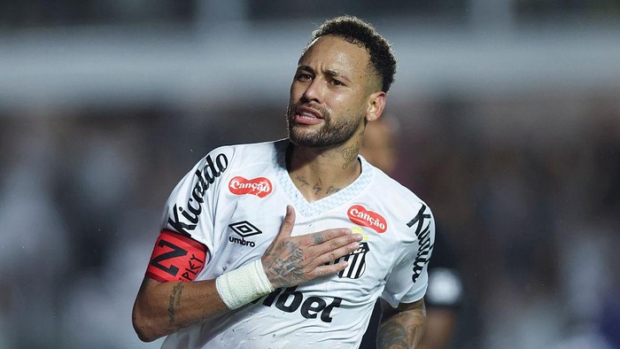 SSANTOS, BRAZIL - FEBRUARY 26: Neymar Jr of Santos celebrates after scoring the second goal of his team during a Brasileirao 2026 match between Santos and Vasco da Gama at Estadio Urbano Caldeira on February 26, 2026 in Santos, Brazil. (Photo by Alex