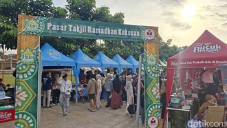 War Takjil Bareng Mahasiswa-Mahasiswi di Patra Kukusan Depok