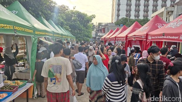 Pasar Takjil Ramadan di Kukusan, Depok