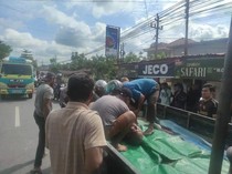 Pasutri Lansia Meninggal Usai Tabrak Truk Mundur dari Toko Bangunan