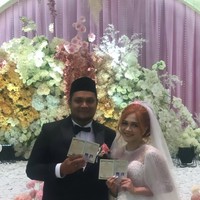 Melalui unggahan di Instagram Story, Virgoun membagikan kabar bahagia dirinya yang sudah kembali menikah. Virgoun resmi menikahi wanita bernama Lindi Fitriyana pada Kamis (26/2/26). Foto: Instagram/@virgoun_/@lindifitriyana