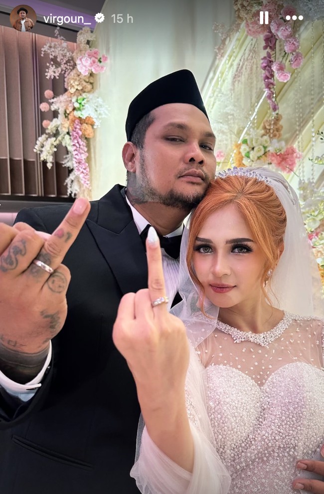 Setelah resmi menikah, Virgoun dan Lindi pun langsung bergaya kompak memamerkan cincin nikah yang sudah melingkar di jari manis mereka berdua. Foto: Instagram/@virgoun_/@lindifitriyana