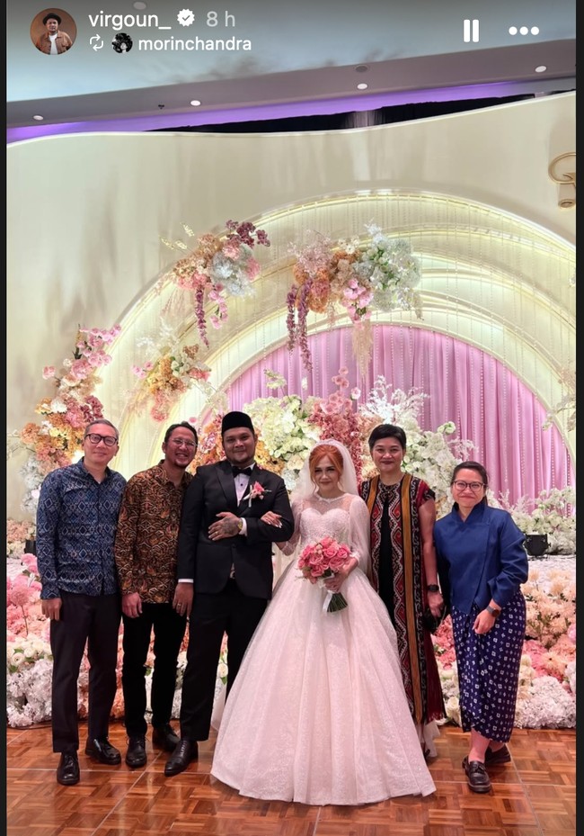Acara pernikahan Virgoun tampak ramai dihadiri keluarga dan kerabat dekat. Foto: Instagram/@virgoun_/@lindifitriyana