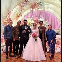 Acara pernikahan Virgoun tampak ramai dihadiri keluarga dan kerabat dekat. Foto: Instagram/@virgoun_/@lindifitriyana