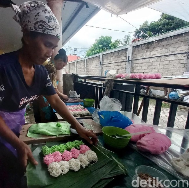 Melihat Produksi Petola Khas Banyuwangi