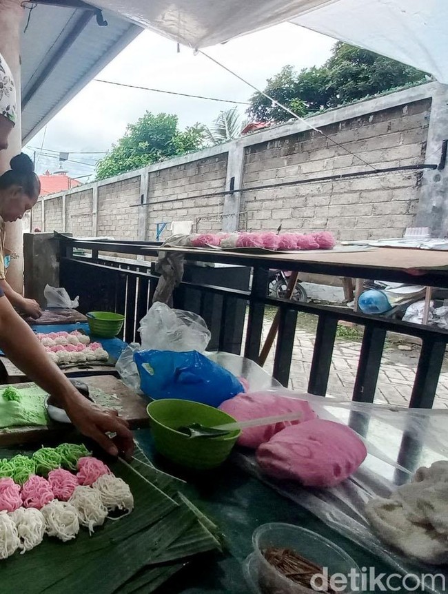 Melihat Produksi Petola Khas Banyuwangi