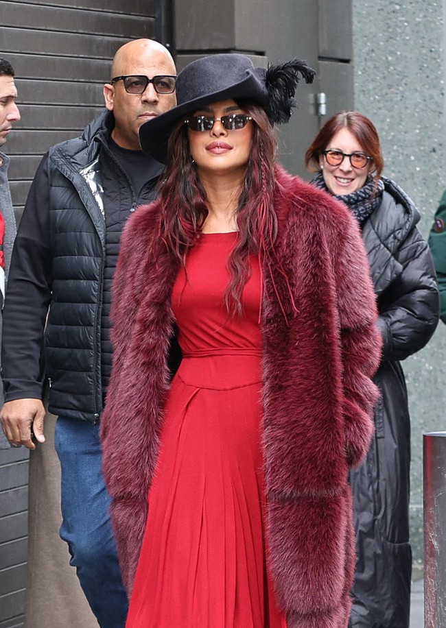 Priyanka Chopra sedang menjalani press tour untuk promosi film terbarunya di New York City, Rabu (25/02/2026). Foto: GC Images/MediaPunch/Bauer-Griffin