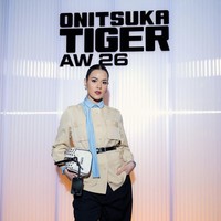 Preppy Chic, Gaya Raisa di Milan Fashion Week yang Curi Atensi