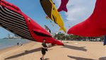 Ratusan Layang-Layang Raksasa Ramaikan Beach Pattaya International Kite 2026