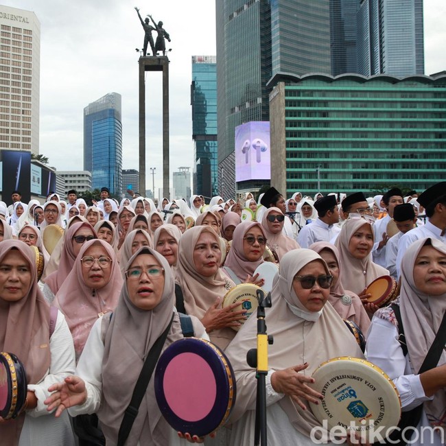 Rebana Kolosal Ramaikan Pembukaan Jakarta Ramadan Festival