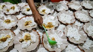 Ribuan Porsi Sahur Gratis Dibagikan di Palu Setiap Malam Ramadan