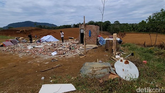 Rumah di Lubuklinggau ambruk akibat diterjang angin puting beliung