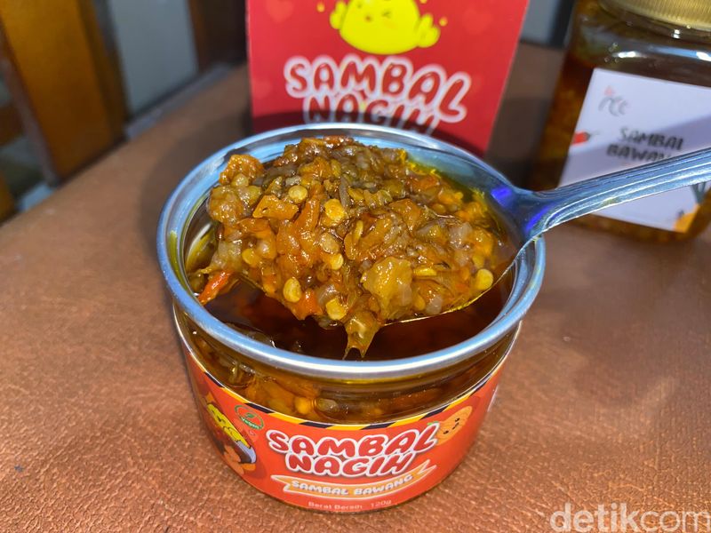 Sambal Bawang Sambal Bawang kemasan dari 3 merek berbeda
