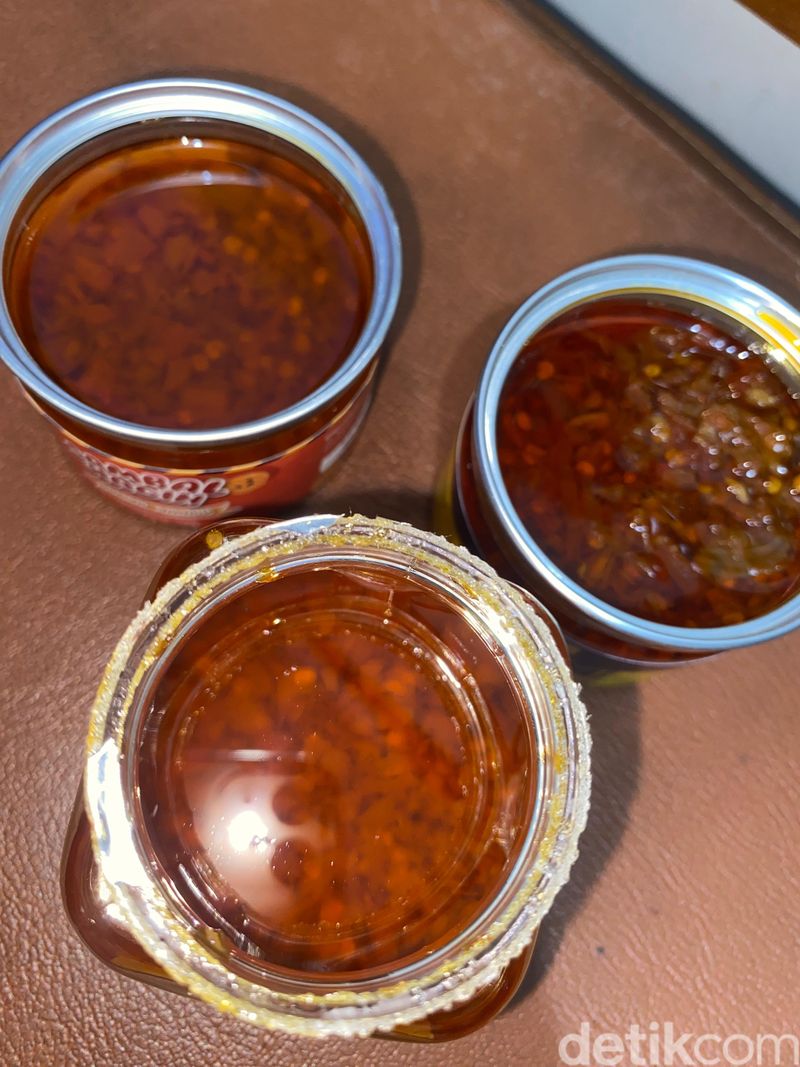 Sambal Bawang Sambal Bawang kemasan dari 3 merek berbeda