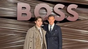 S.Coups juga menampilkan video dirinya berbincang dengan bos Hugo Boss. Makasih untuk semuanya! tulis S.Coups dalam keterangan foto dilengkapi emoji jempol. (Foto: dok. Instagram @sound_of_coups)