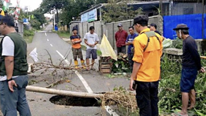 Sinkhole yang muncul di Ciawigebang Kuningan