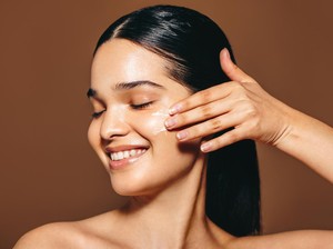 Mengenal Mevalonic Acid, Skincare yang Kini Tren untuk Perbaiki Skin Barrier