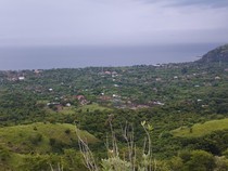 Pesona Bukit Batu Kursi: Mendaki, Pura, dan Panorama Teluk Pemuteran