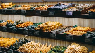 Nostalgia Ramadan! Ini 5 Toko Kue Jadul untuk Berburu Takjil di Jakarta