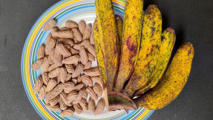 Gorontalo dikenal sebagai serambi Madinah, setiap Ramadhan memiliki tradisi unik yaitu tradisi malam Qunut atau malam pisang dan kacang.