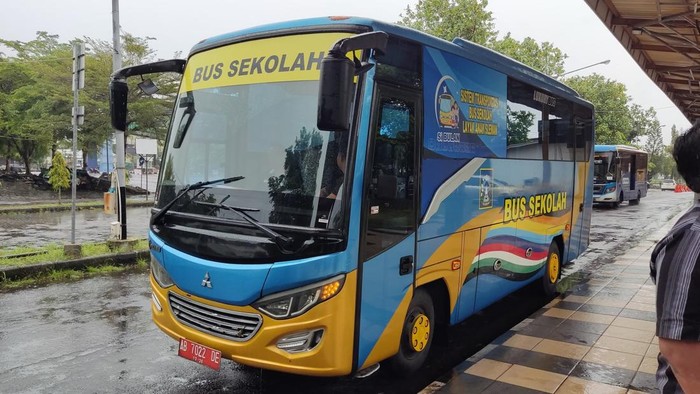 Uji coba bus sekolah yang akan melayani jalur 14 di Sleman, Jumat (27/2/2026).