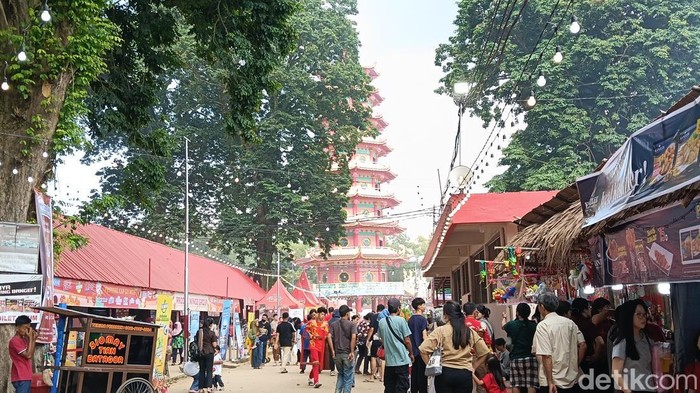 Antusias wisatawan mendatangi Pulau Kemaro untuk melihat perayaan Cap Go Meh.