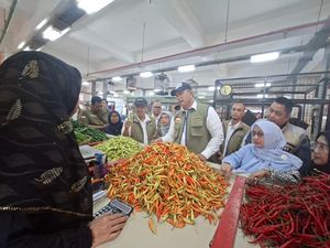 Dirut Bulog Sidak Pasar di Semarang, Pastikan Harga & Pasokan Pangan Aman