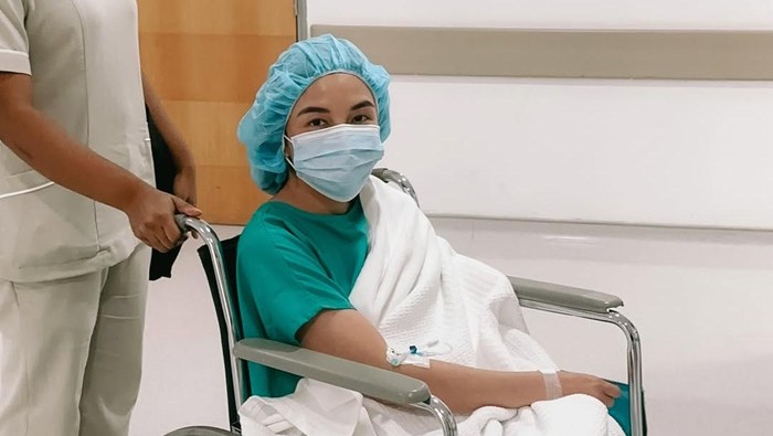 Chelsea Olivia ungkap kondisi kesehatan sebelum operasi.