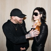 Kali ini, Demi tidak sendiri. Ia ditemani seekor anjing chihuahua-nya bernama Pilaf. Foto: Instagram @demimoore