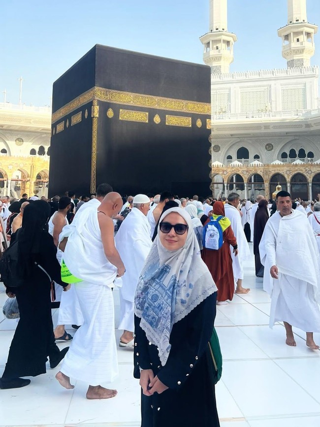 Doa Enno Lerian di Umrah Perdana