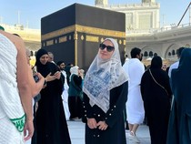 Renungan Enno Lerian Usai Jalani Umrah Pertama