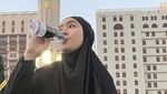 Febby Rastanty Umrah saat Ramadan, Rasakan Buka Puasa di Madinah