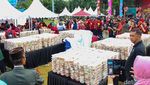 Imlek Festival Bagikan 5.000 Ketupat Cap Go Meh untuk Buka Puasa
