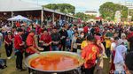 Imlek Festival Bagikan 5.000 Ketupat Cap Go Meh untuk Buka Puasa