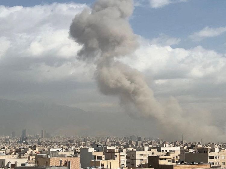 Israel Serang Iran, Ledakan Bikin Warga Berlarian