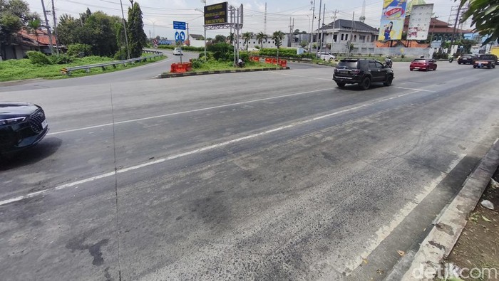 Cairan tumpah di traffic light Jalan Siliwangi, Kota Semarang arah timur menuju barat, Sabtu (28/2/2026)