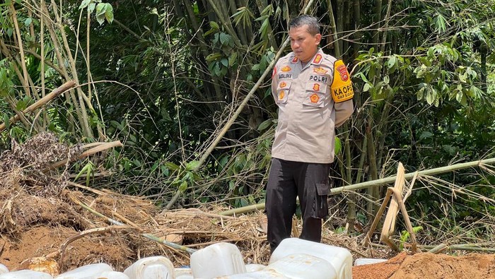 Kapolres Bungo AKBP Natalena saat memimpin operasi pemberantasan PETI