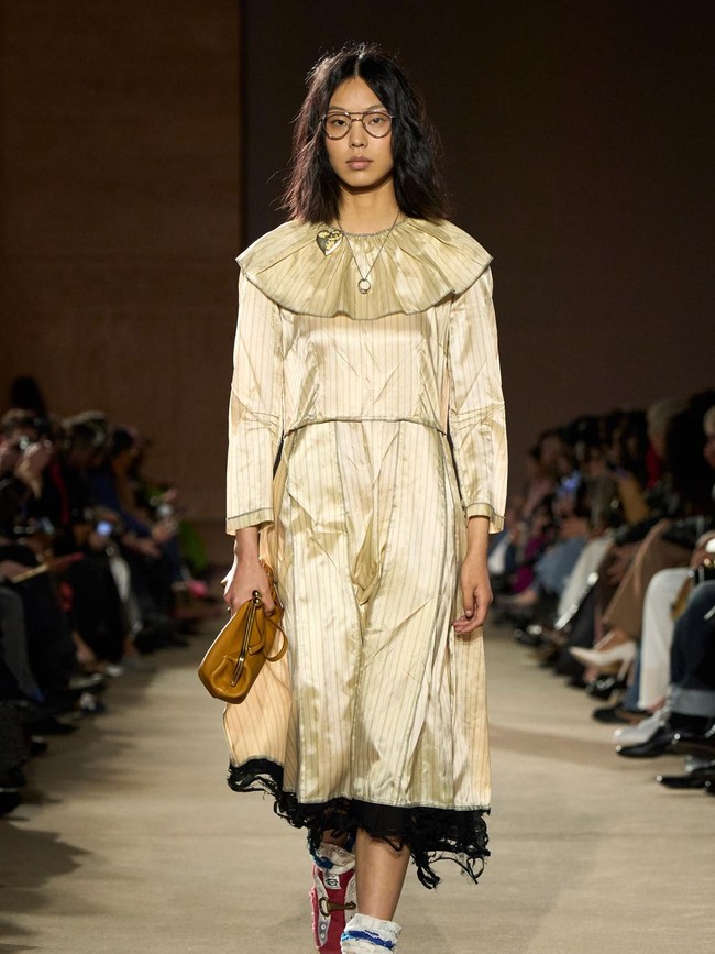 Foto: Koleksi Coach Fall 2026, Diberi Sentuhan Punk Era 1970-an