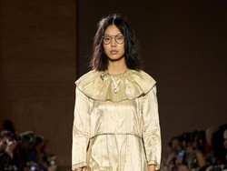 Foto: Koleksi Coach Fall 2026, Diberi Sentuhan Punk Era 1970-an