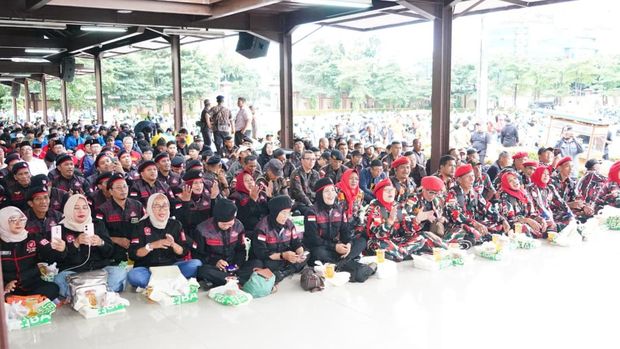 Komunitas pengemudi ojek online, pelaku UMKM hingga ormas duduk bersanding dengan personel Polda Metro Jaya