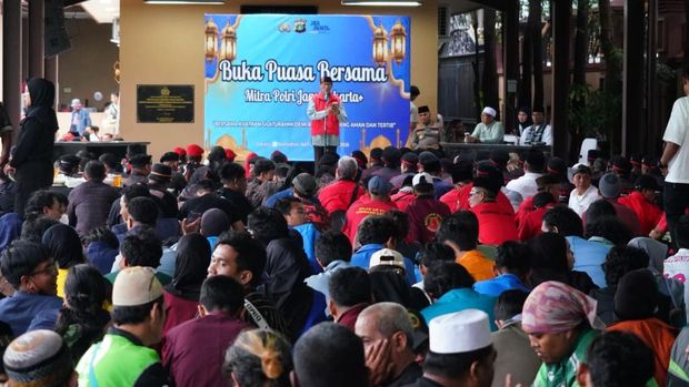 Komunitas pengemudi ojek online, pelaku UMKM hingga ormas duduk bersanding dengan personel Polda Metro Jaya