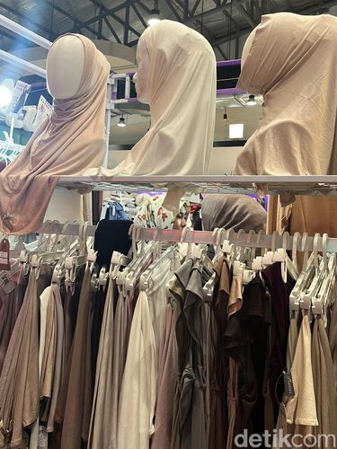 Locapop Bazar hijab dan busana muslim, Locapop kembali digelar di Aeon Mall Tanjung Barat, lantai 5 mulai dari 24 Februari hingga 1 Maret 2026.