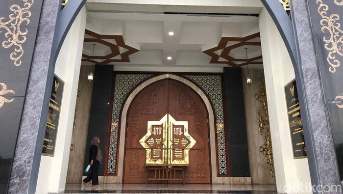 Masjid Agung Kubah Kecubung Darurrahman, Palangka Raya.