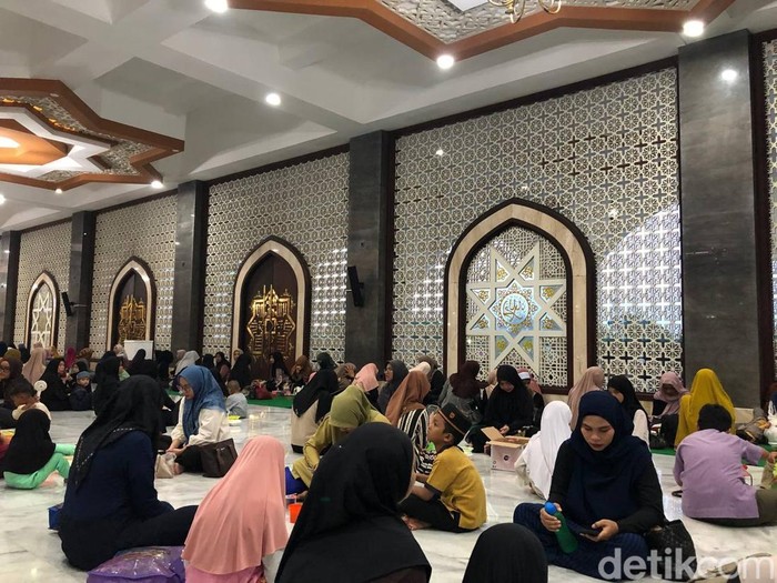 Masjid Agung Kubah Kecubung Darurrahman, Palangka Raya.